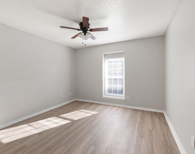 1720 Wooten Park Dr - Photo Thumbnail 13