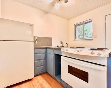 2721 Hemphill Park - Photo Thumbnail 1