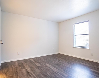 12300 Hymeadow Dr - Photo Thumbnail 14