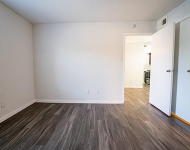 12300 Hymeadow Dr - Photo Thumbnail 16