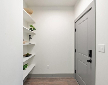 2450 Wickersham Ln - Photo Thumbnail 17