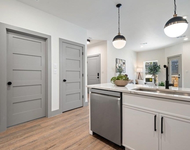2450 Wickersham Ln - Photo Thumbnail 11