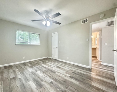 7304 Twin Crest Dr - Photo Thumbnail 5