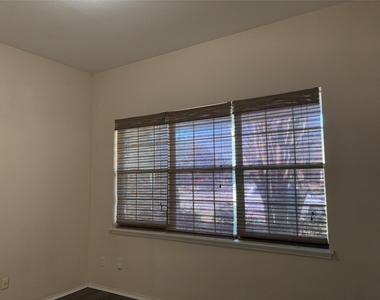 11501 Knapple Cv - Photo Thumbnail 5