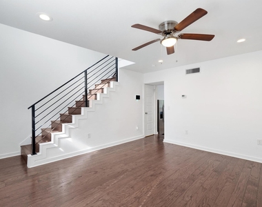 6211 Manor Rd - Photo Thumbnail 1