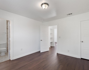 6211 Manor Rd - Photo Thumbnail 11