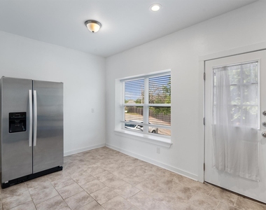6211 Manor Rd - Photo Thumbnail 8