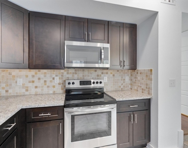 6211 Manor Rd - Photo Thumbnail 7