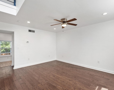 6211 Manor Rd - Photo Thumbnail 5