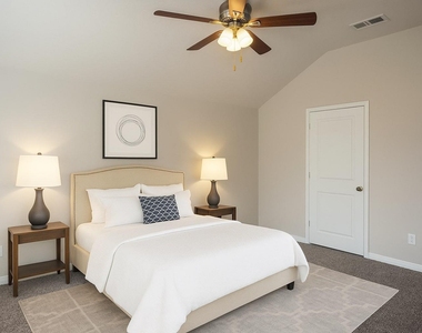 299 Clear Springs Holw - Photo Thumbnail 5