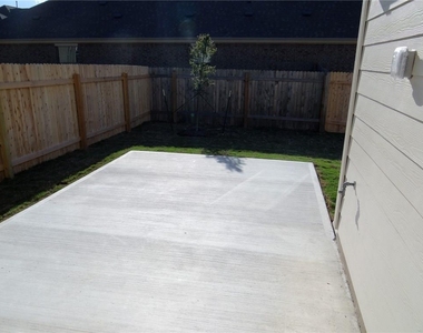 299 Clear Springs Holw - Photo Thumbnail 11