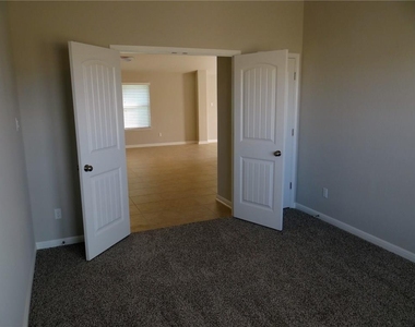 299 Clear Springs Holw - Photo Thumbnail 8