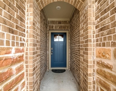 603 Bluffview Dr - Photo Thumbnail 2