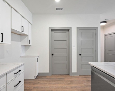2450 Wickersham Ln - Photo Thumbnail 10