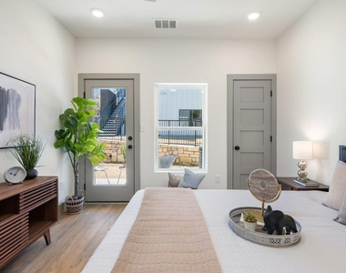 2450 Wickersham Ln - Photo Thumbnail 15