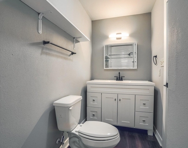 5909 Lago Vista Way - Photo Thumbnail 10