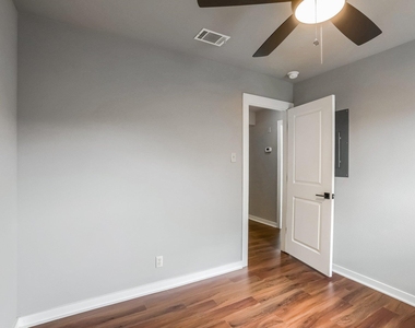 5909 Lago Vista Way - Photo Thumbnail 13