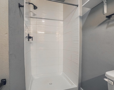 5909 Lago Vista Way - Photo Thumbnail 11