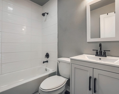 5909 Lago Vista Way - Photo Thumbnail 14