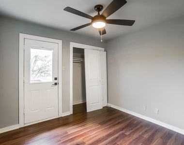 5909 Lago Vista Way - Photo Thumbnail 12
