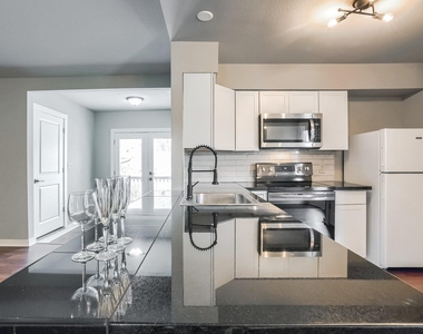 5909 Lago Vista Way - Photo Thumbnail 3