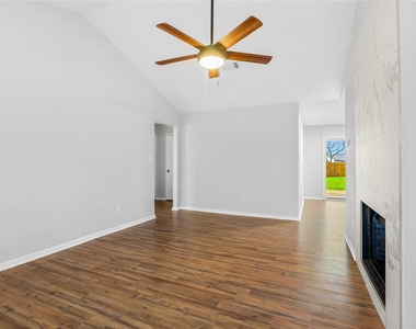 10511 Man O War Ave - Photo Thumbnail 2