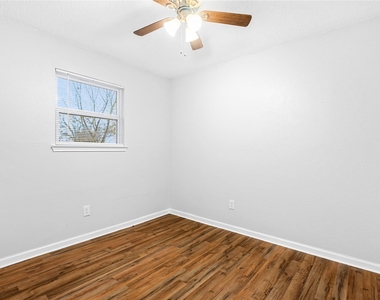 10511 Man O War Ave - Photo Thumbnail 11