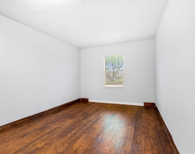 10511 Man O War Ave - Photo Thumbnail 6