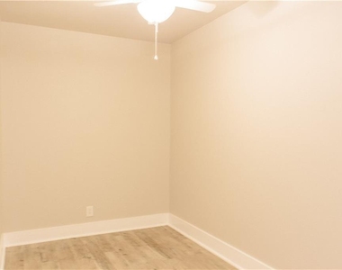 1302 E 52nd St - Photo Thumbnail 6