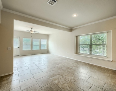 10001 Pinnacle Crest Loop - Photo Thumbnail 14