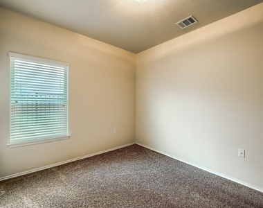 10001 Pinnacle Crest Loop - Photo Thumbnail 24