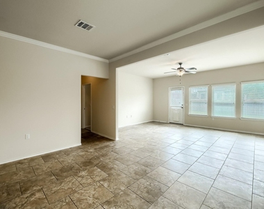 10001 Pinnacle Crest Loop - Photo Thumbnail 13