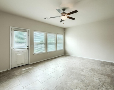 10001 Pinnacle Crest Loop - Photo Thumbnail 8