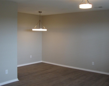 20802 Bonanza St - Photo Thumbnail 4
