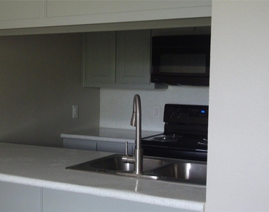 20802 Bonanza St - Photo Thumbnail 3