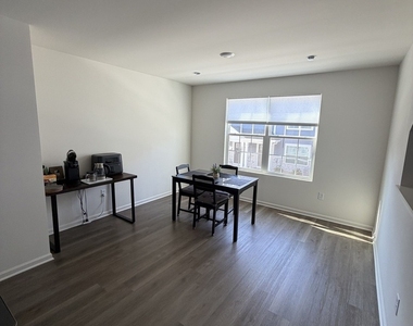 1555 Sequoia Way - Photo Thumbnail 5