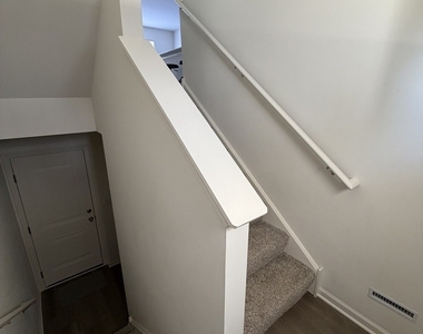 1555 Sequoia Way - Photo Thumbnail 7