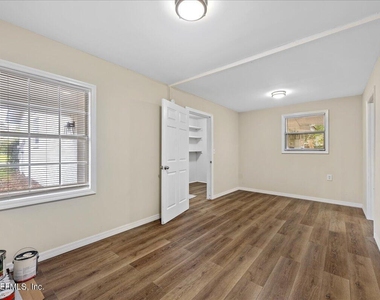 1683 Morningside Drive - Photo Thumbnail 14