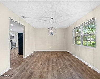 1683 Morningside Drive - Photo Thumbnail 7
