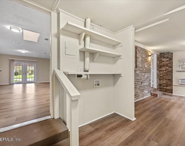1683 Morningside Drive - Photo Thumbnail 11