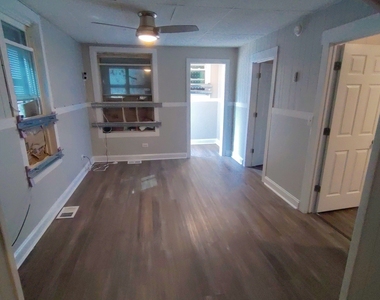 1507 E 76th Place - Photo Thumbnail 3