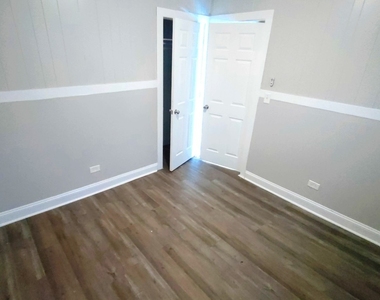 1507 E 76th Place - Photo Thumbnail 5