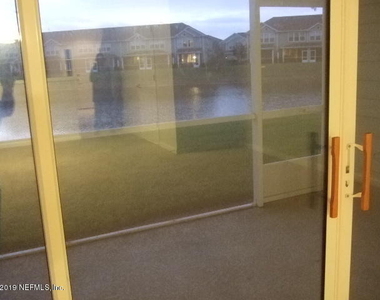 7002 Roundleaf Drive - Photo Thumbnail 4