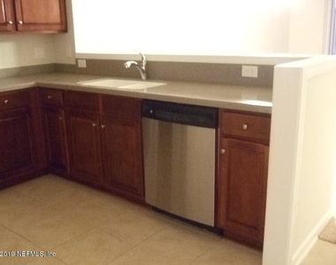 7002 Roundleaf Drive - Photo Thumbnail 2