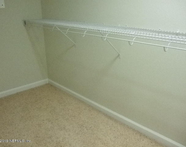 7002 Roundleaf Drive - Photo Thumbnail 12