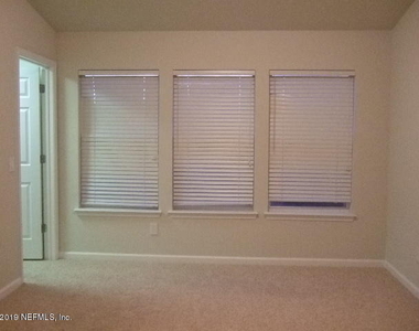 7002 Roundleaf Drive - Photo Thumbnail 11