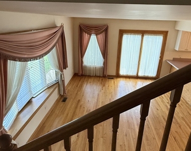 125 Maple Court - Photo Thumbnail 5