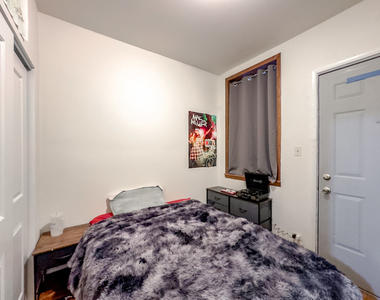 6711 N Sheridan Road - Photo Thumbnail 16