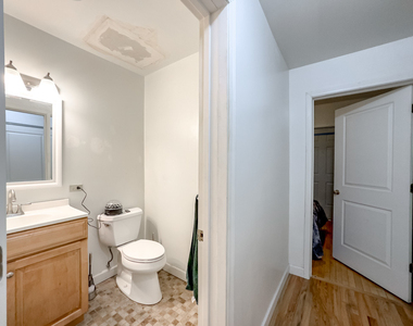6711 N Sheridan Road - Photo Thumbnail 14