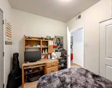 6711 N Sheridan Road - Photo Thumbnail 17